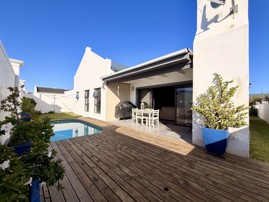 3 Bedroom Property for Sale in Sandbaai Western Cape